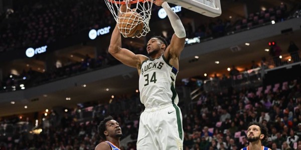 字母哥37+8+7布伦森空砍36分 雄鹿胜尼克斯